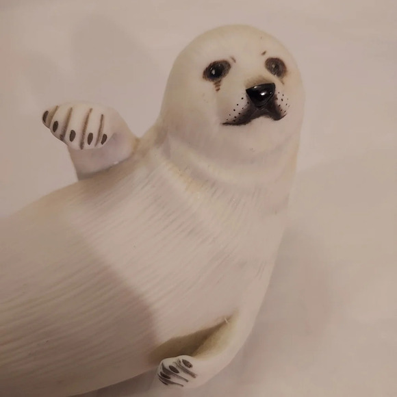 Vintage 1987 The Franklin Mint Snow Pup by Rosalyn A. Carini Baby Seal Figurine - Picture 5 of 6